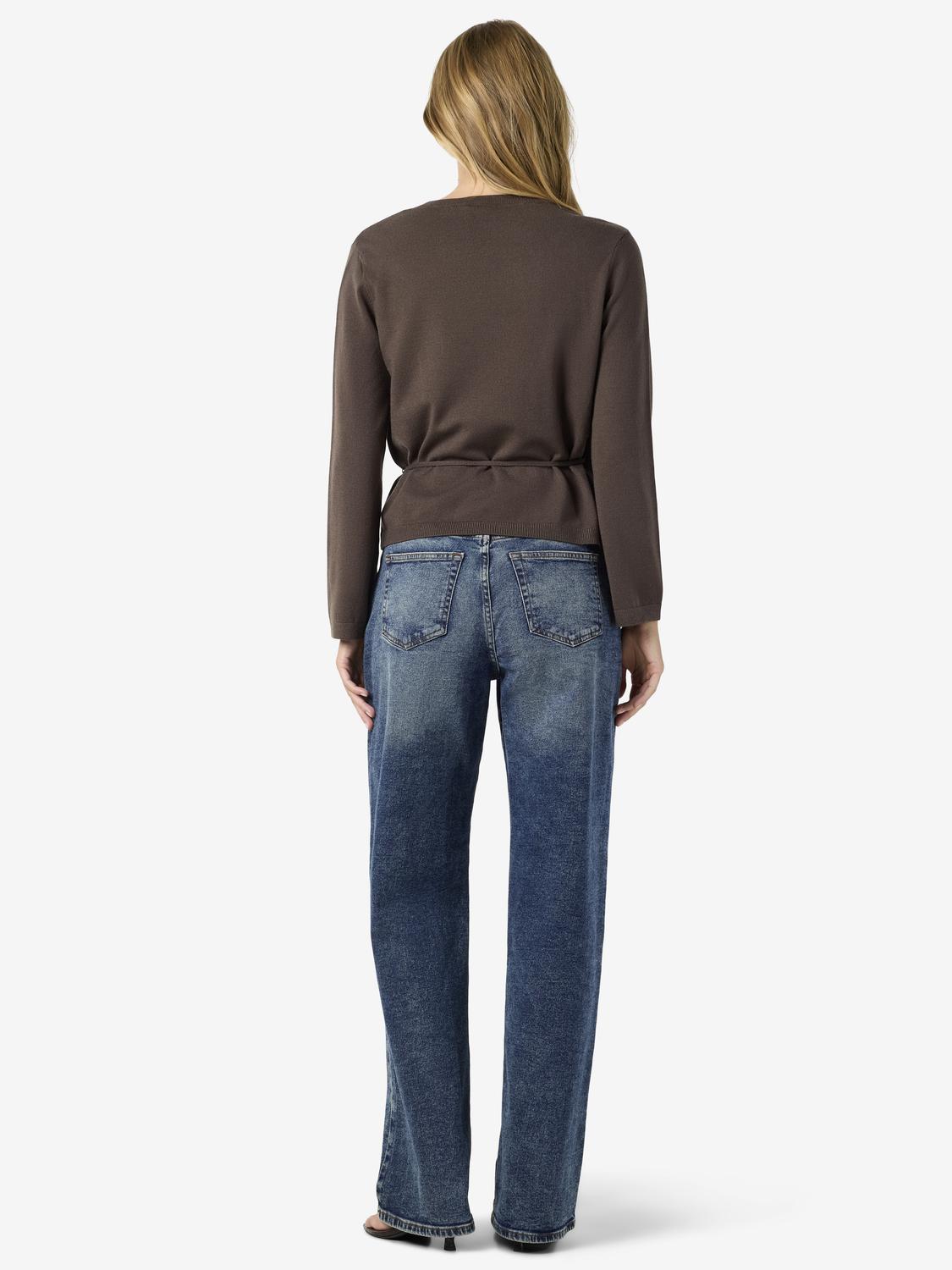 model_shot-front_full